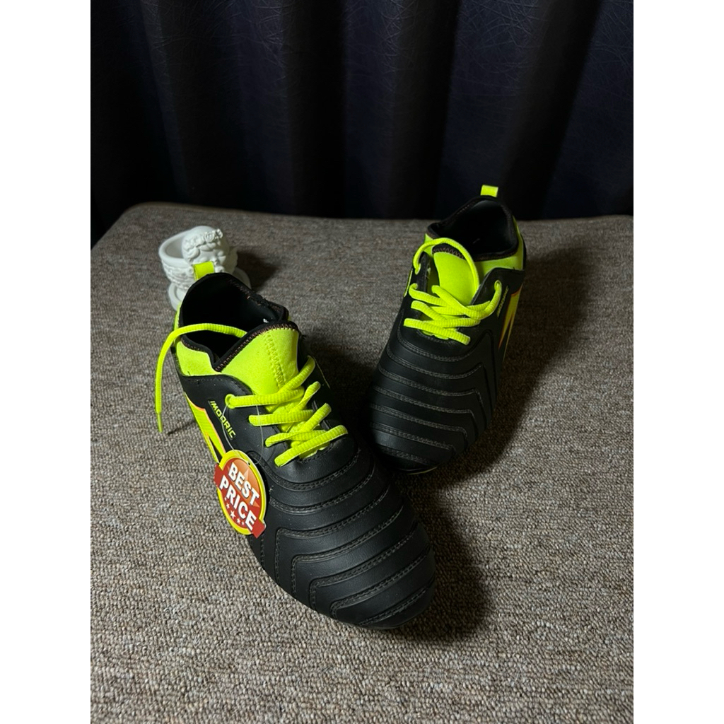 sepatu sepak bola, sepatu bola