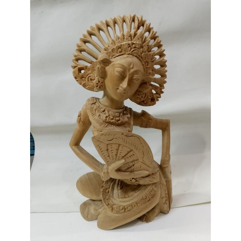 patung kayu cendana jawa | perempuan penari bali