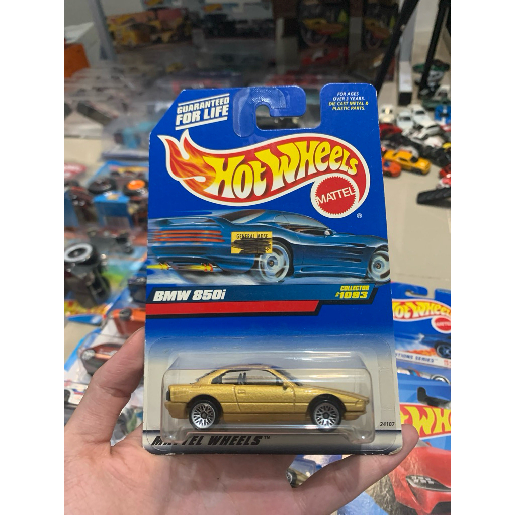 Hotwheels BMW 850i Gold Collector #1093