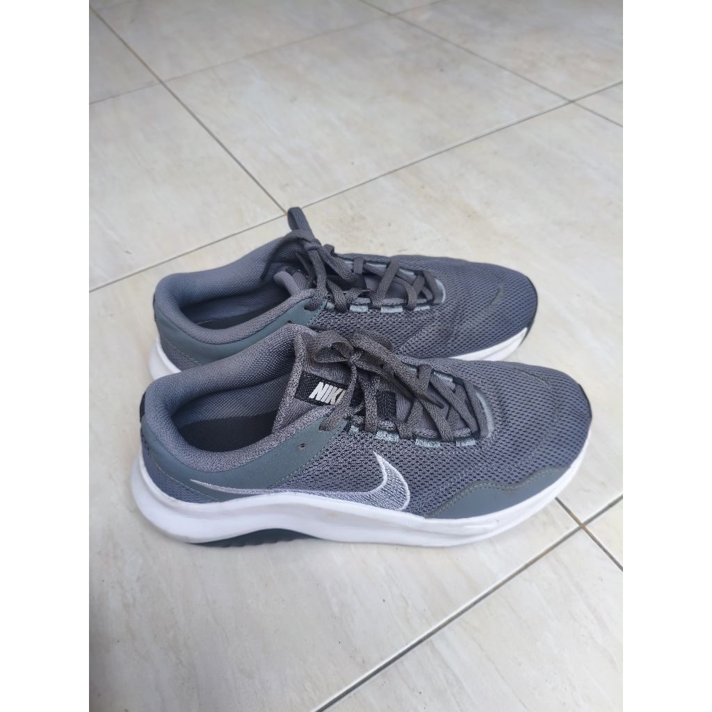 Sepatu Nike Legend Essential 3 Original uk 42,5