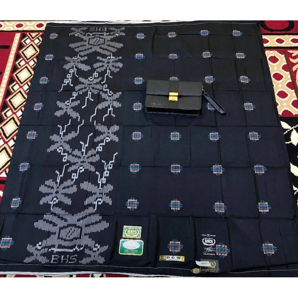 SARUNG BHS GBE,PGN,DGW GOLD SILVER SUTRA SPUNSILK 210 HITAM LIMITED EDITION