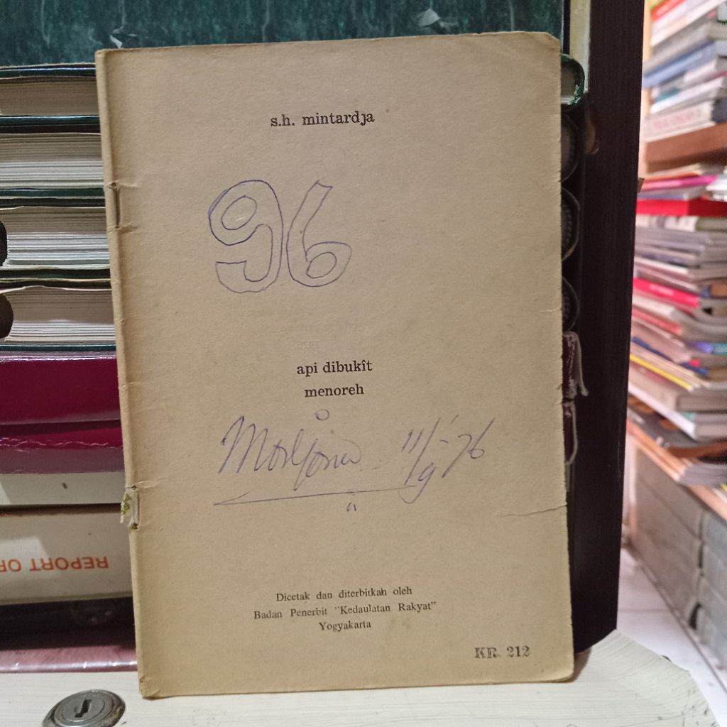 buku api di bukit menoreh#Rak hitam