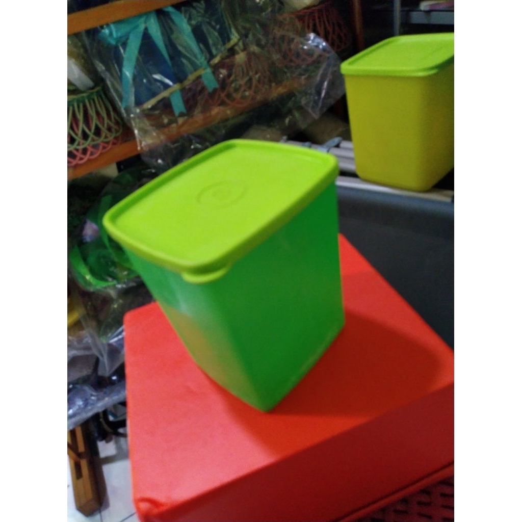 square Tupperware second 1,8 liter