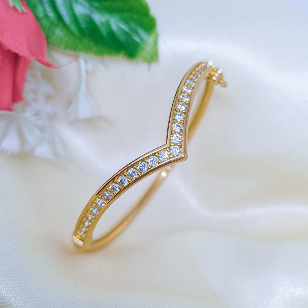 Gelang berlapis emas 24 karat dengan desain yang indah, gaya terbaru dari Dubai.