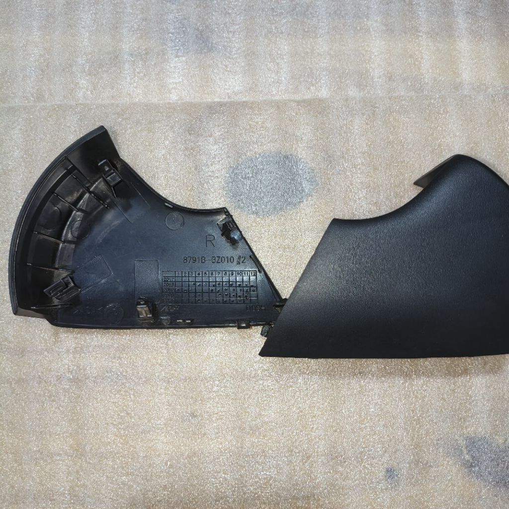 Cover Spion / Tutup Kaki Spion Toyota Rush & Daihatsu Terios 2018–2023 Original (Only Kanan)