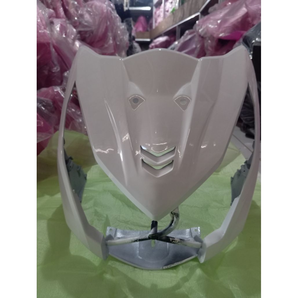 Tameng Beat fi 2013-2015 warna putih