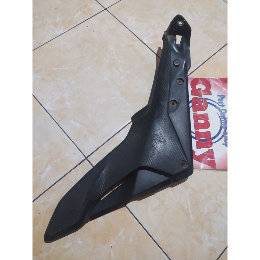 TUTUP BOX AKI KIRI CB150R ORIGINAL BEKAS