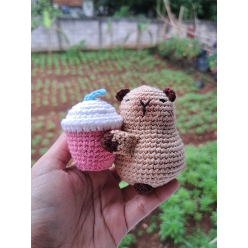 Gantungan Kunci Rajut Capybara Bubble Tea