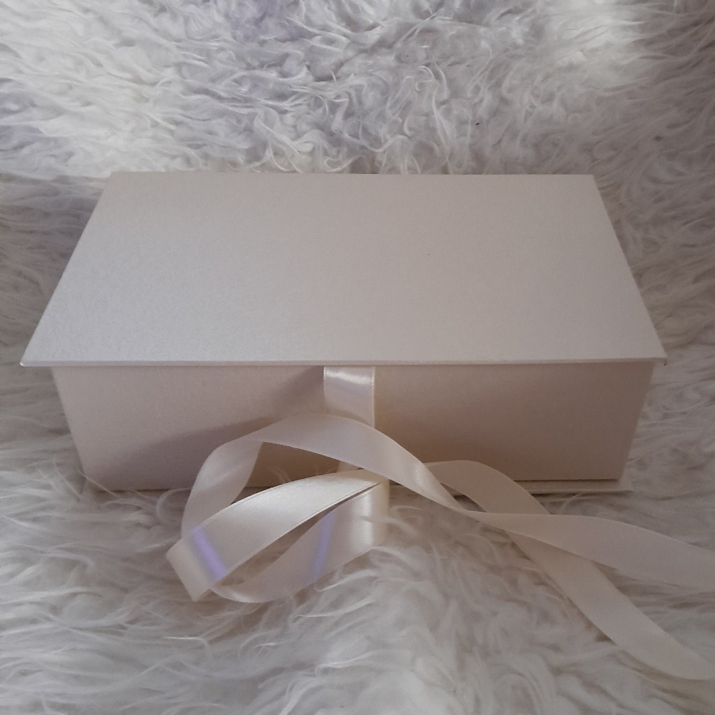Box Pita Model Buku 30x25x10/ Box Hampers Model Buku / Box Pita Hampers / Box Model buku hampers / B