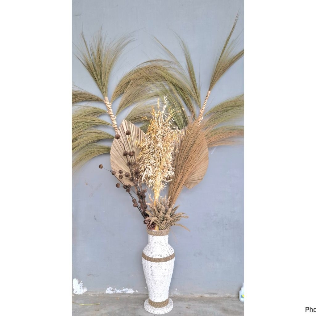 Dekorasi ruang tamu . paket bunga hias  , bungasudut ruang tamu vasT50cm