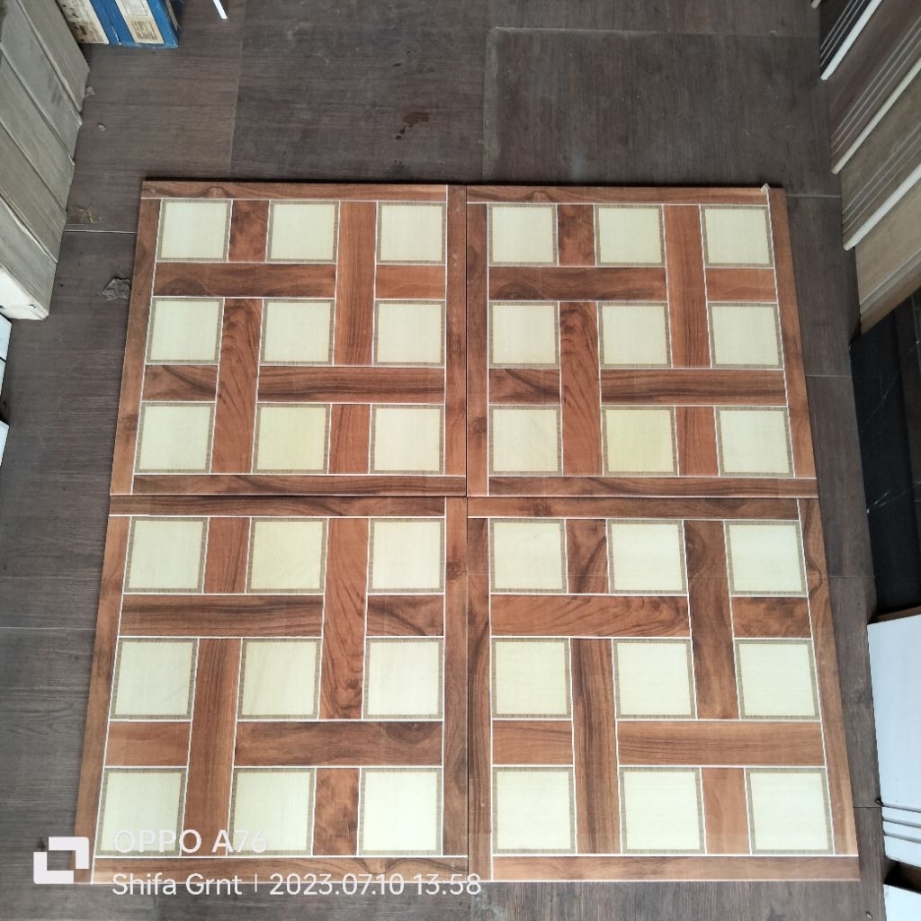 Keramik lantai 50x50.Brown/Ikad