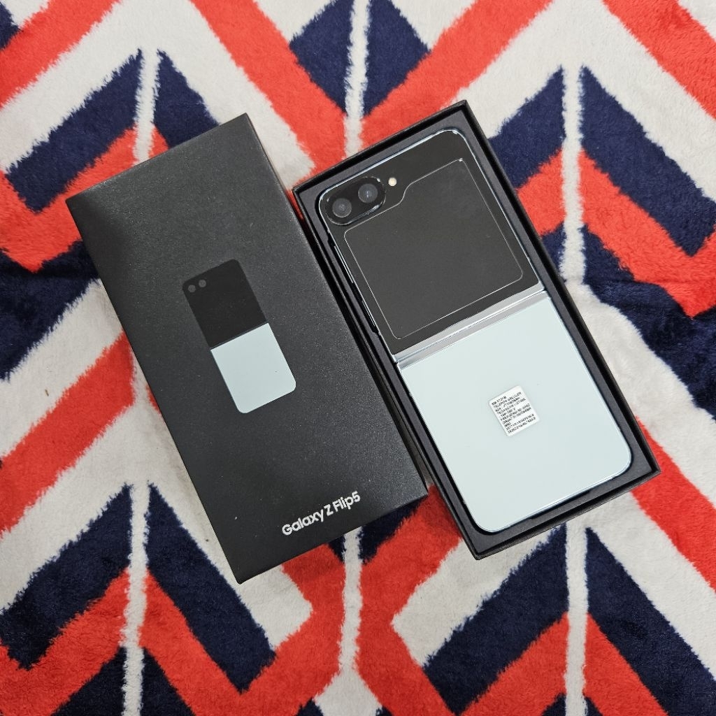 Samsung galaxy z flip 5 5G Ram 8/512 GB second