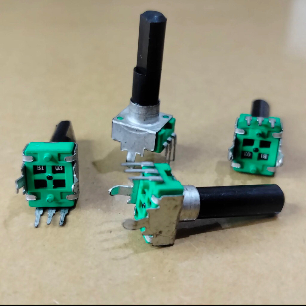 Potensio segi 3 pin 10k potensio balance 3 pin 10k mono kaki 3 tekuk S