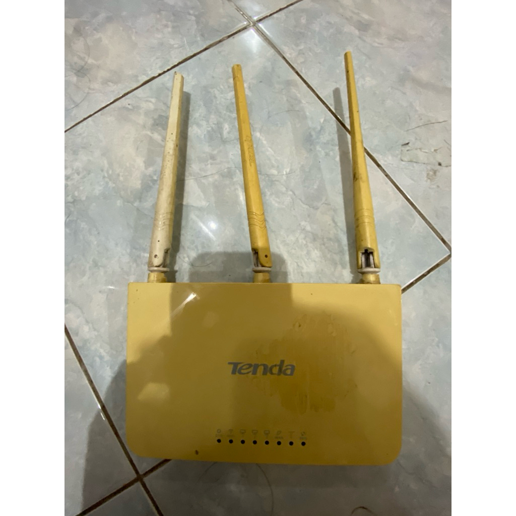Router Tenda F3 bekas