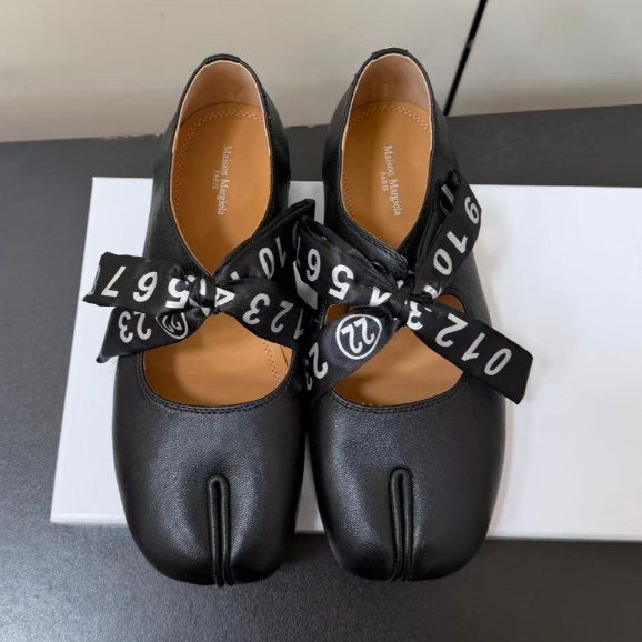 Maison Margiela MM6 Tabi Split Toe Shoes with Bow, Digital Ribbon Strap, Mary Jane Single Shoes