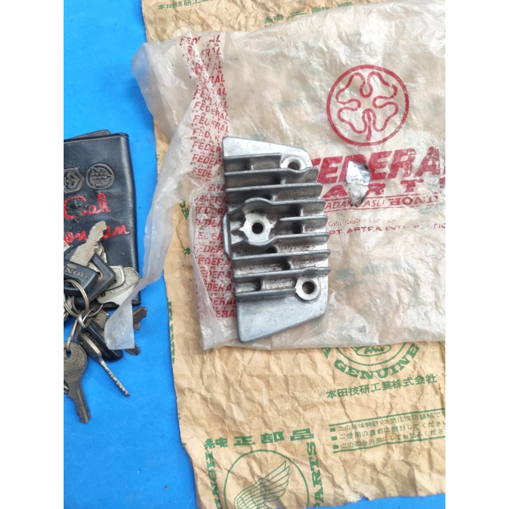 Tutup cover sirip kanan Cylinder head Honda Win Original