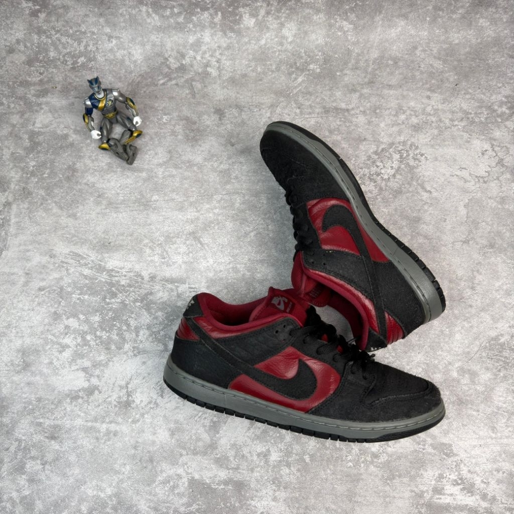 SB Dunk Low Wine Red