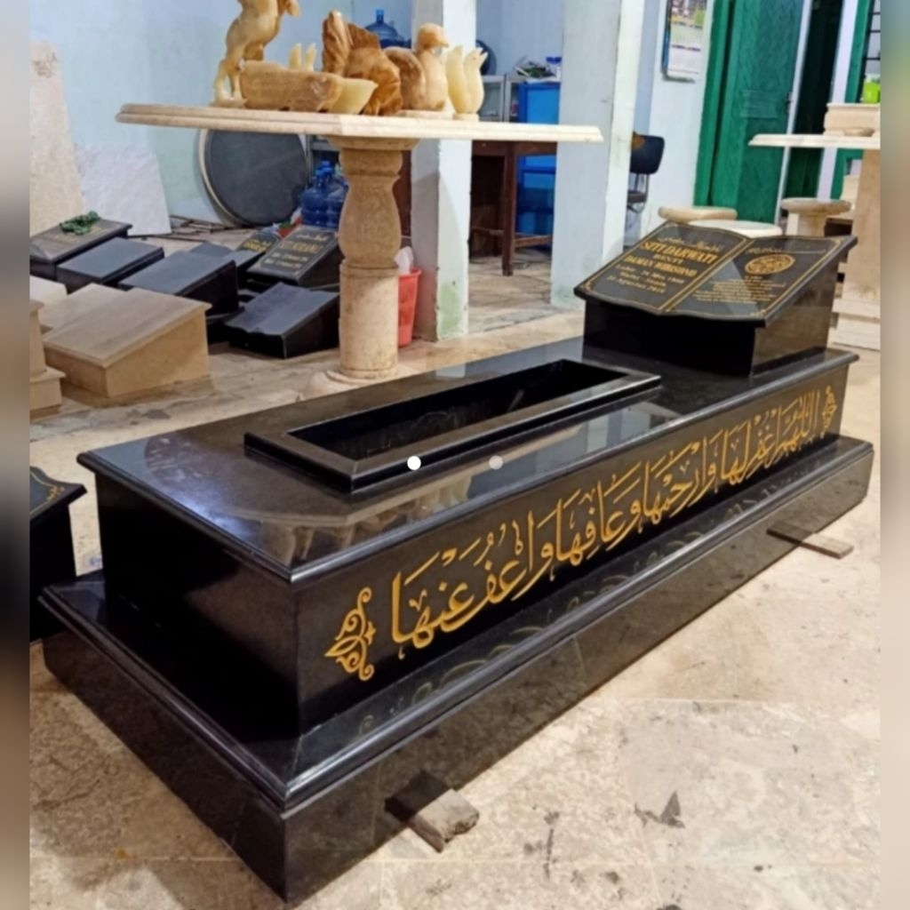 Kijing Makam Granit Hitam Nisan Model Kitab Full Ukir Kaligrafi Arab  ( bisa custom )