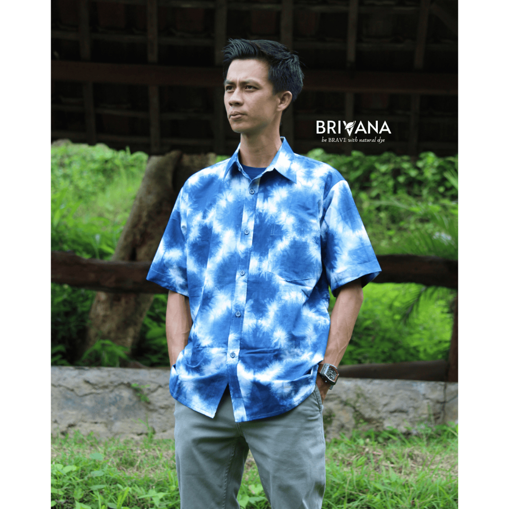 Brivana Kemeja Pria Lengan Pendek Motif Diamond Shibori Handmade Warna Alam Indigofera