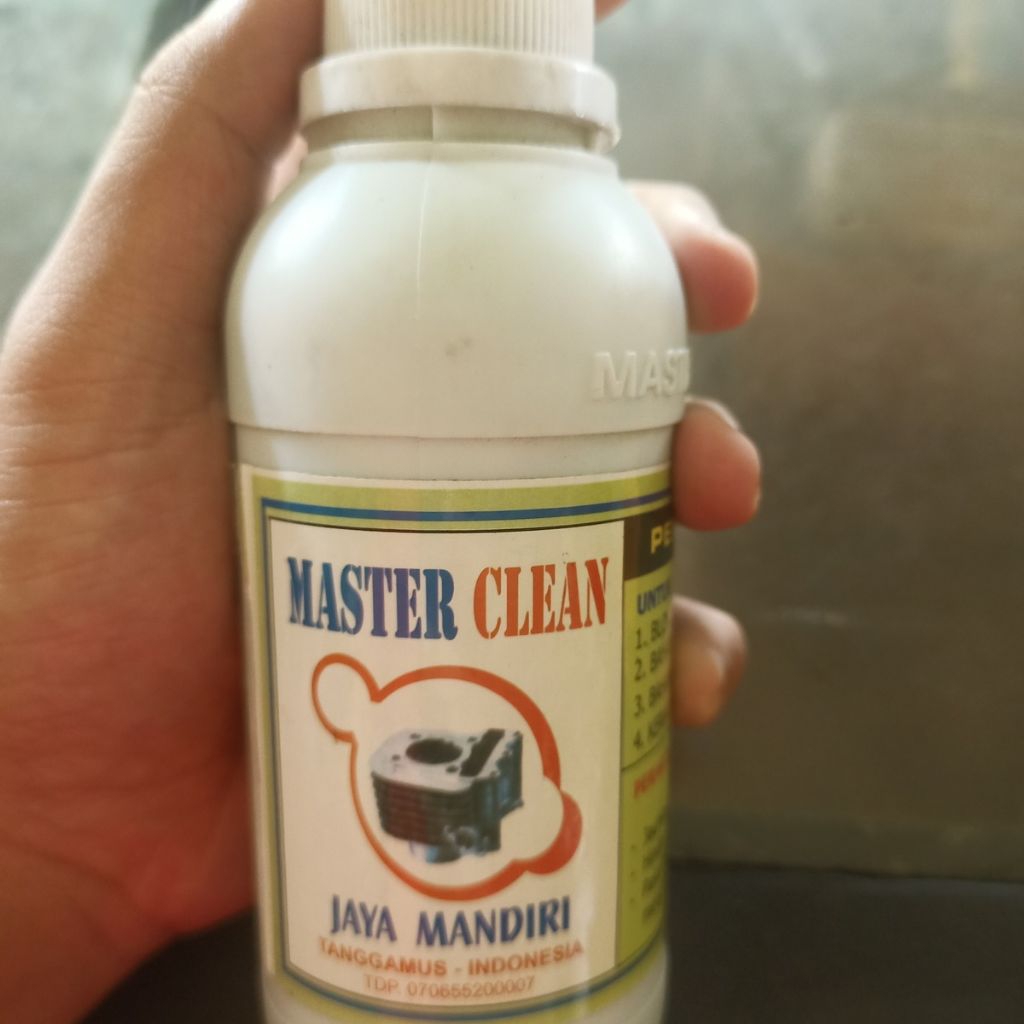 MASTER CLEAN Pembersih Noda & Karat Mesin Serbaguna 250ml – Blok Mesin, Stainless, Aluminium & Kaca