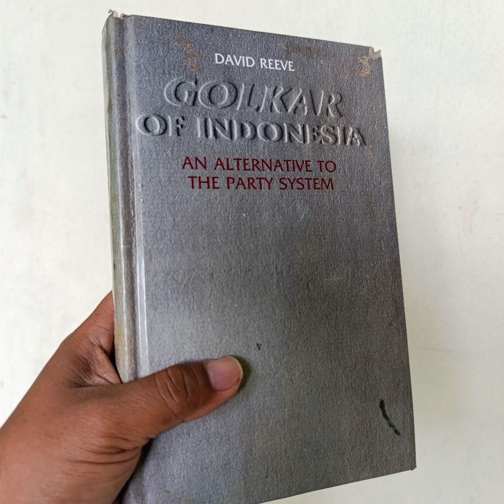 buku Golkar of Indonesia an alternative to the party system - David Reeve original hard cover