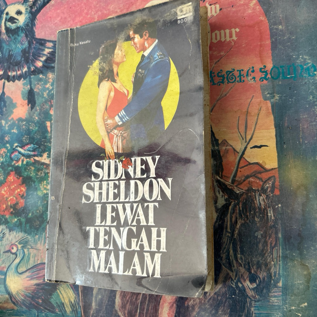 Buku lewat tengah malam