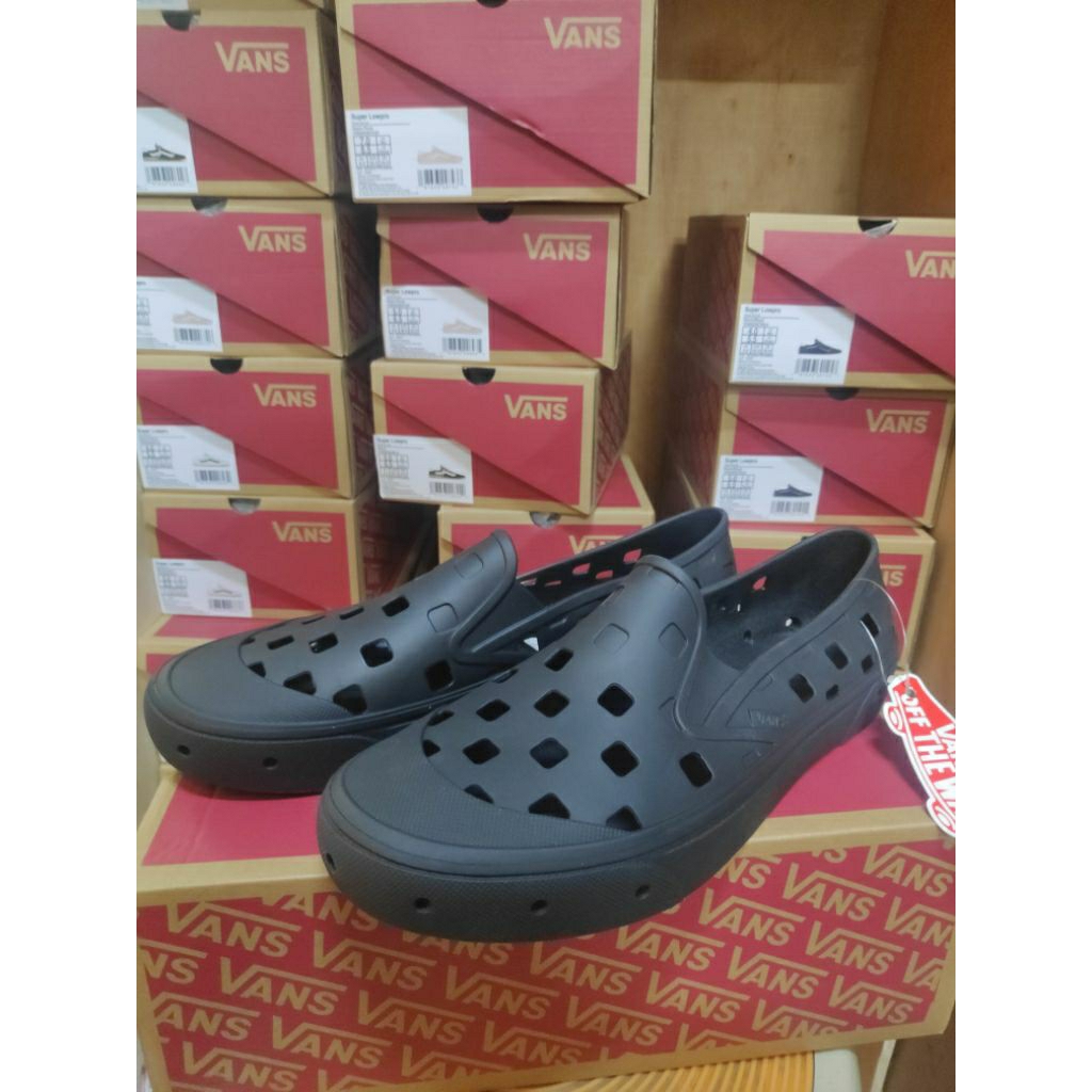 SLIP ON TRK VANS (RESMI PT. NAVYA)