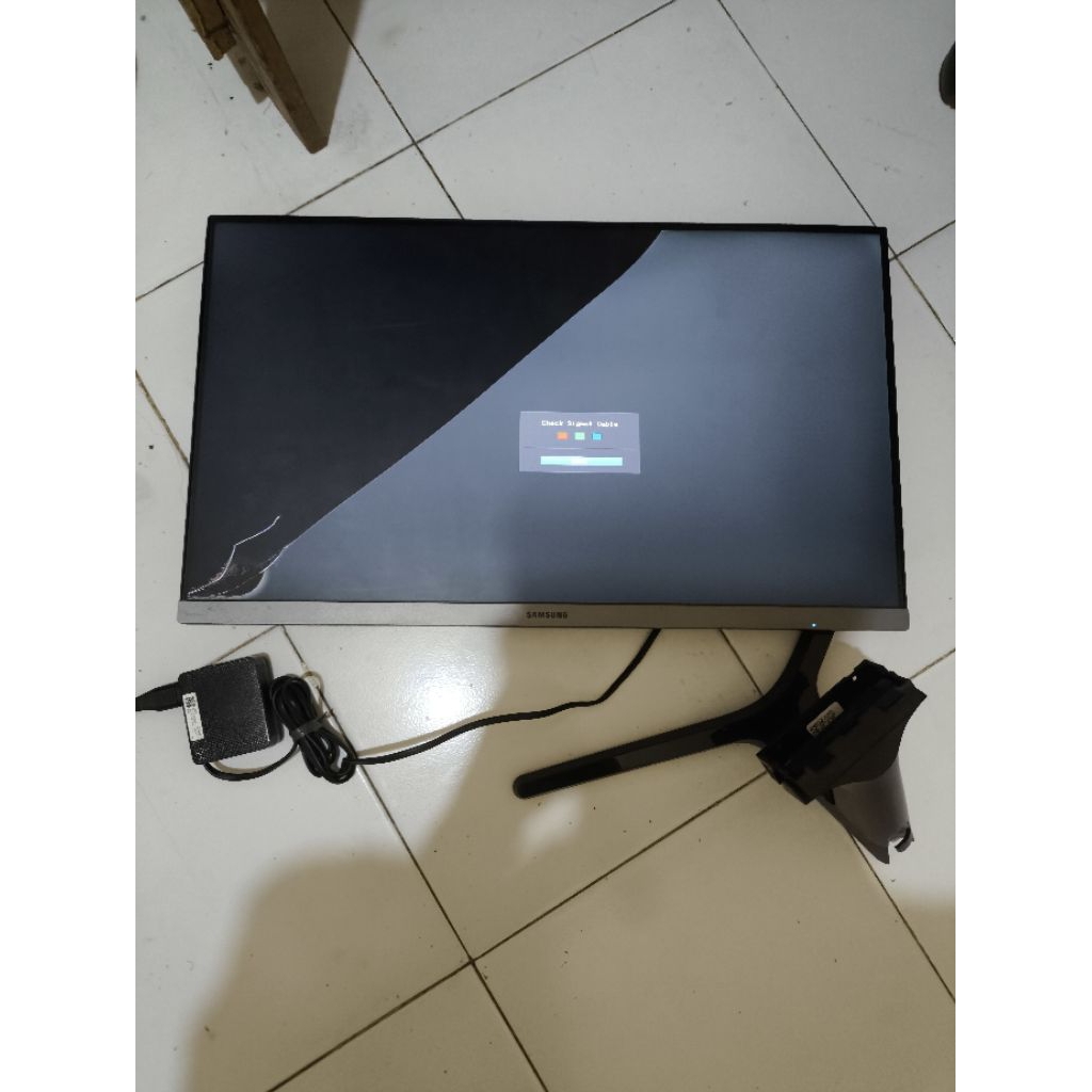monitor samsung s24R350FHF pecah