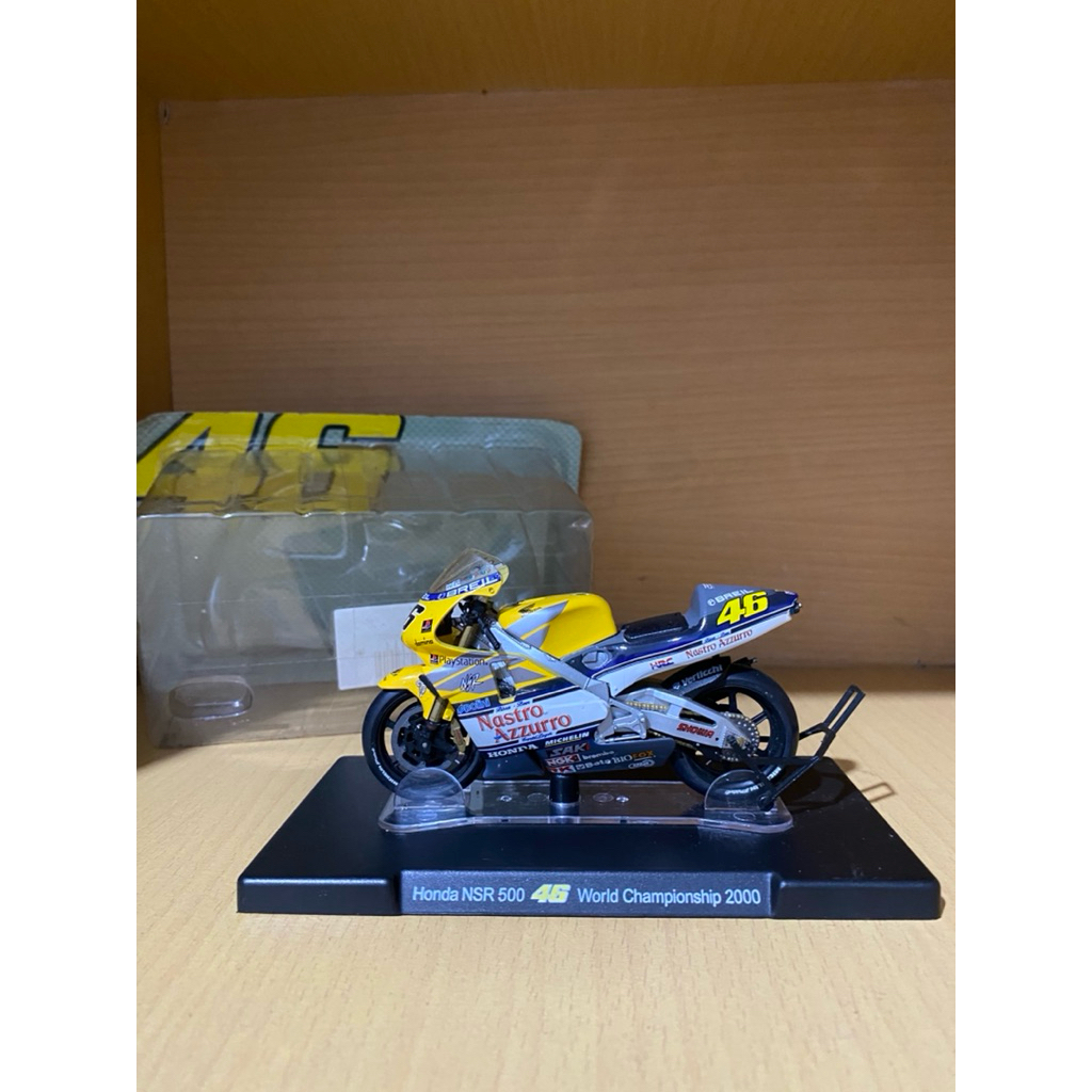Diecast Miniatur Motogp Leo models Skala 1:18 Honda NSR 500 Valentino Rossi 2000