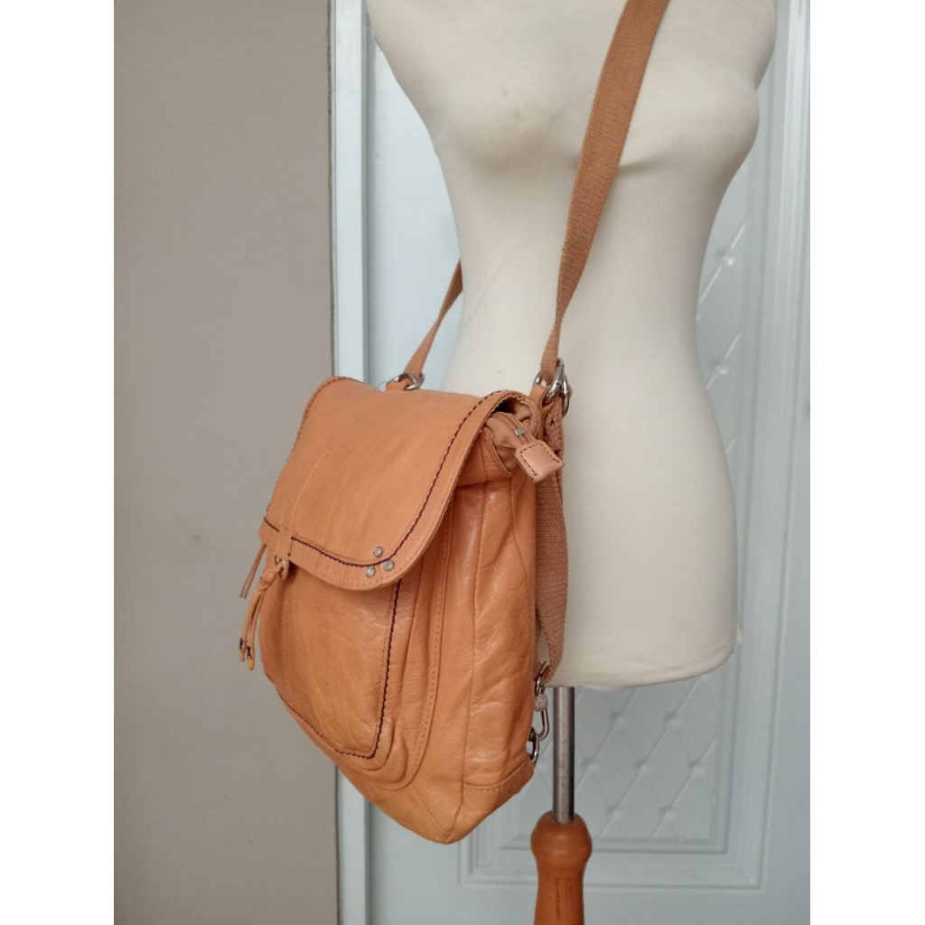 The Sak sling bag ataupun ransel kulit asli