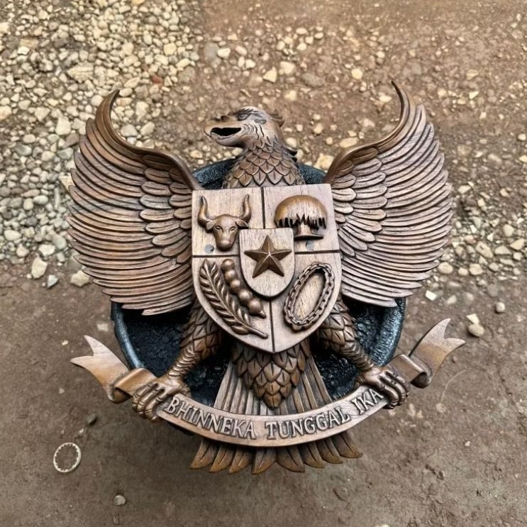 Hiasan Dinding Lambang Garuda Pancasila Ukir Kayu Jati