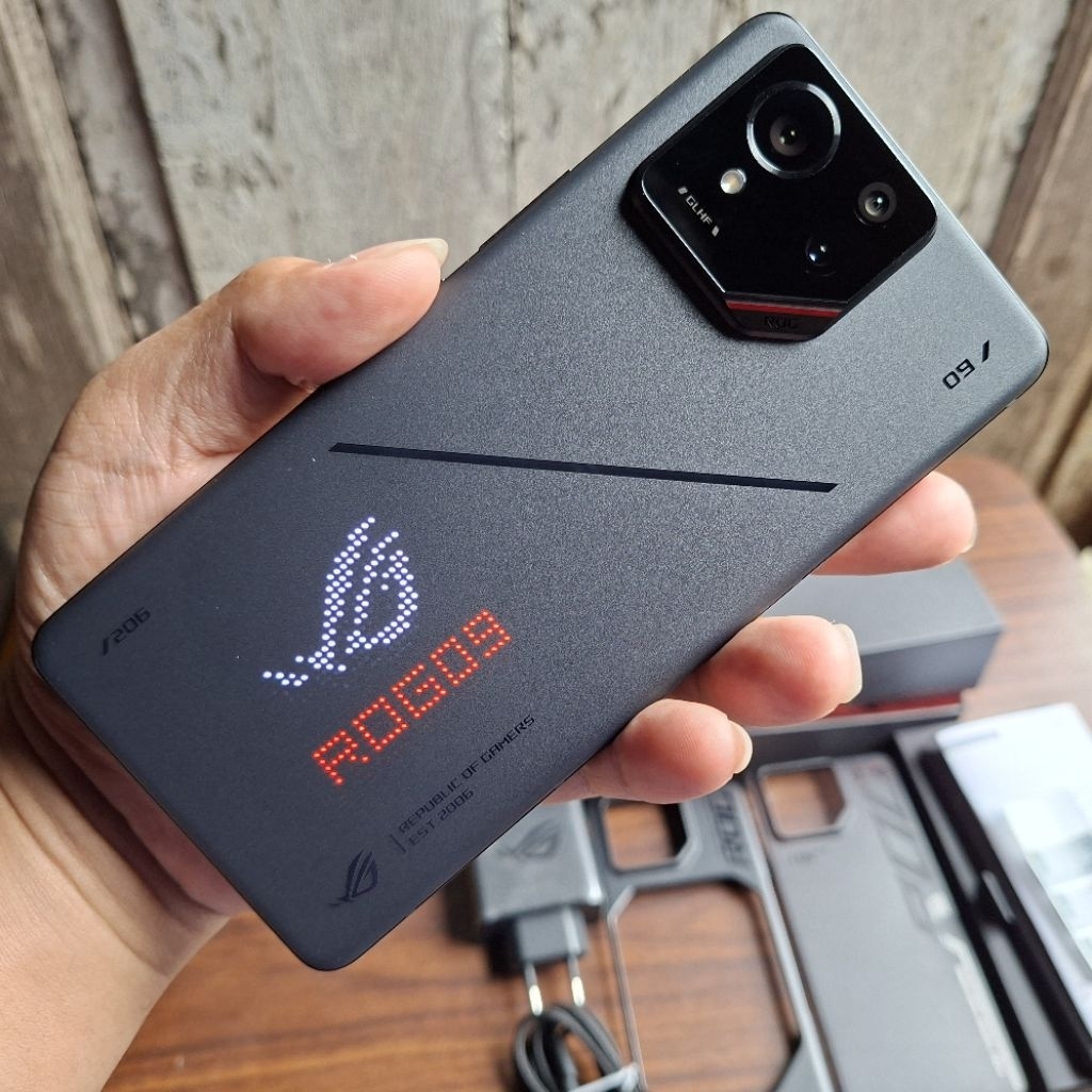 ROG PHONE 9 PRO RAM 16/512 GB SECOND DENGAN KELENGKAPAN FULLSET