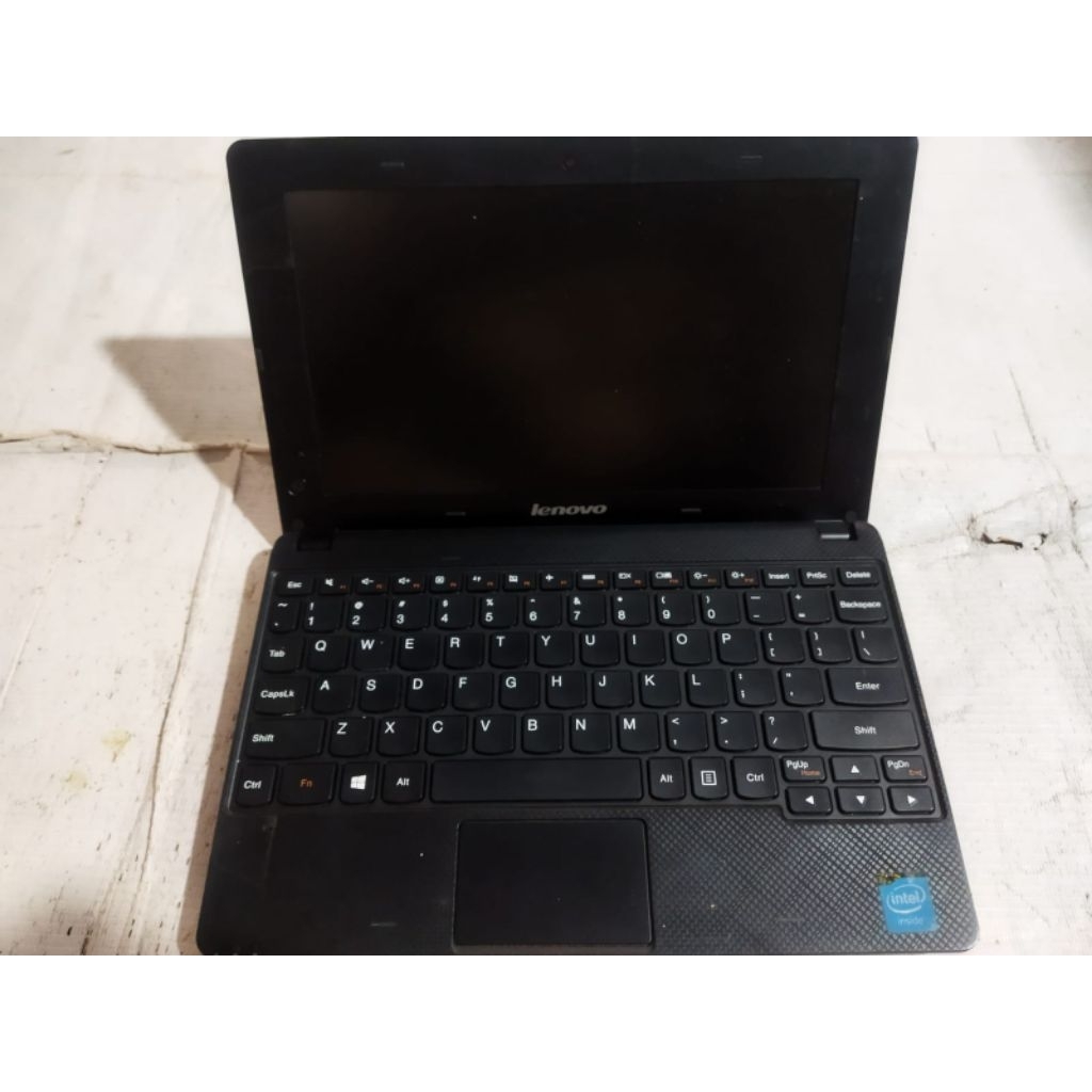 Netbook Lenovo E10-30 second