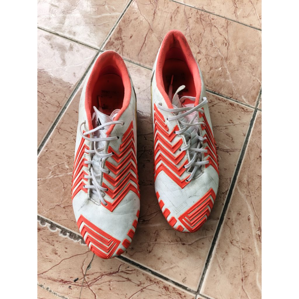 sepatu bola adidas predator instinct fg