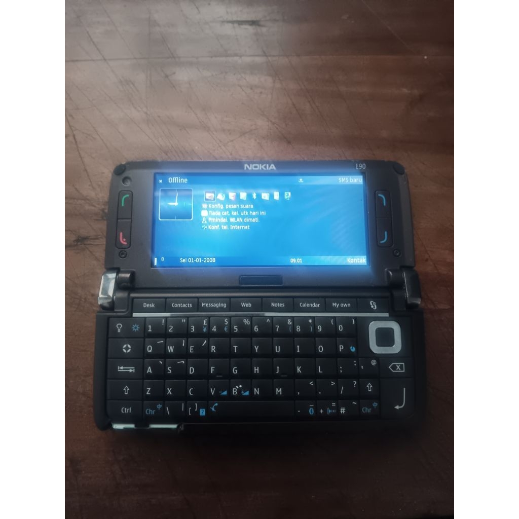 Nokia E 90 bahan