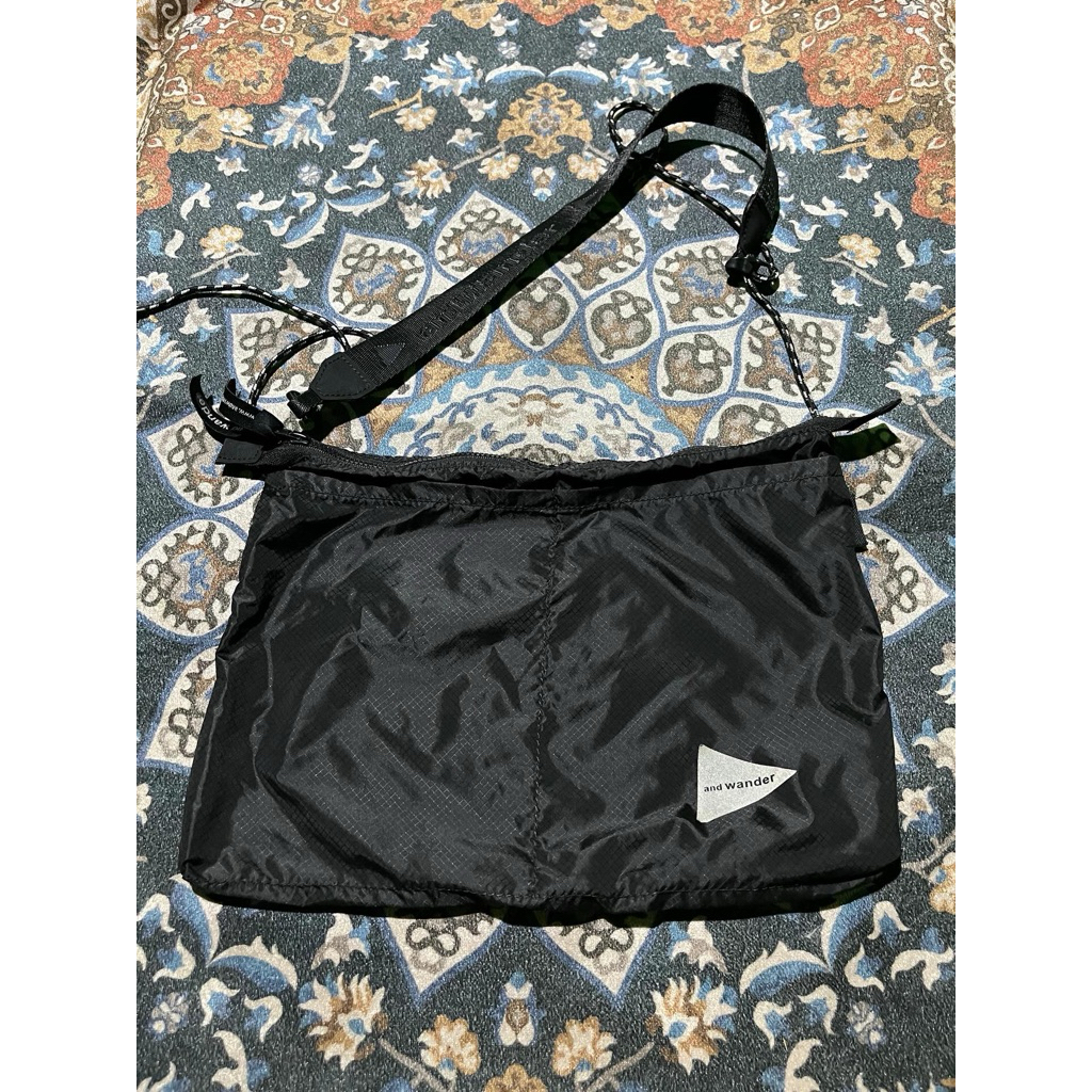 And wander sacoche bag