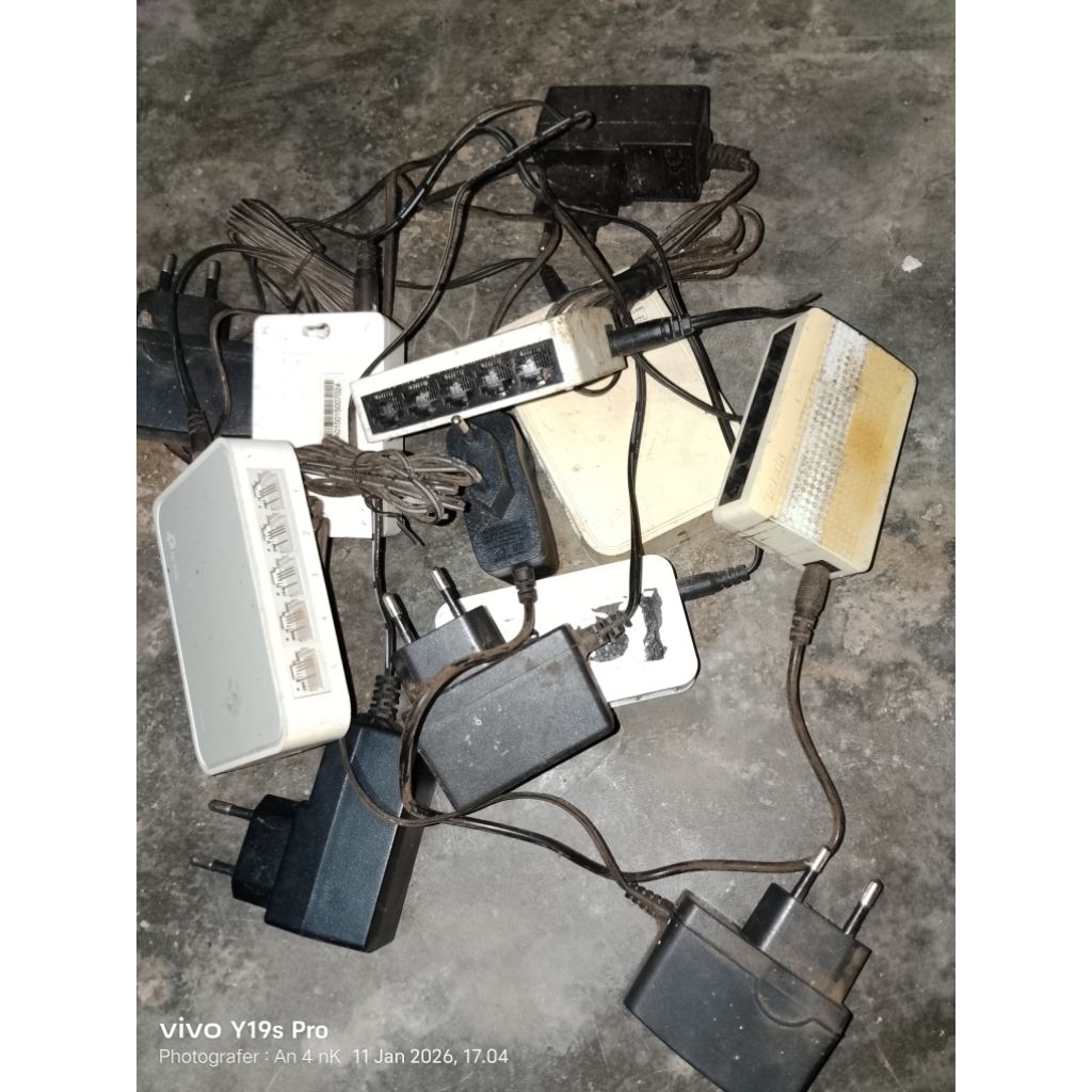 SWITCH HUB 5 PORT BEKAS + ADAPTOR HARGA MABOK