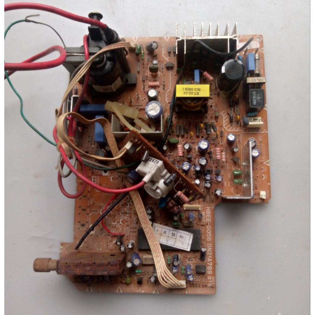 mesin tv Polytron slim tabung 14inch,sesuai gambar,komponen lengkap,cabutan blm test/gambling