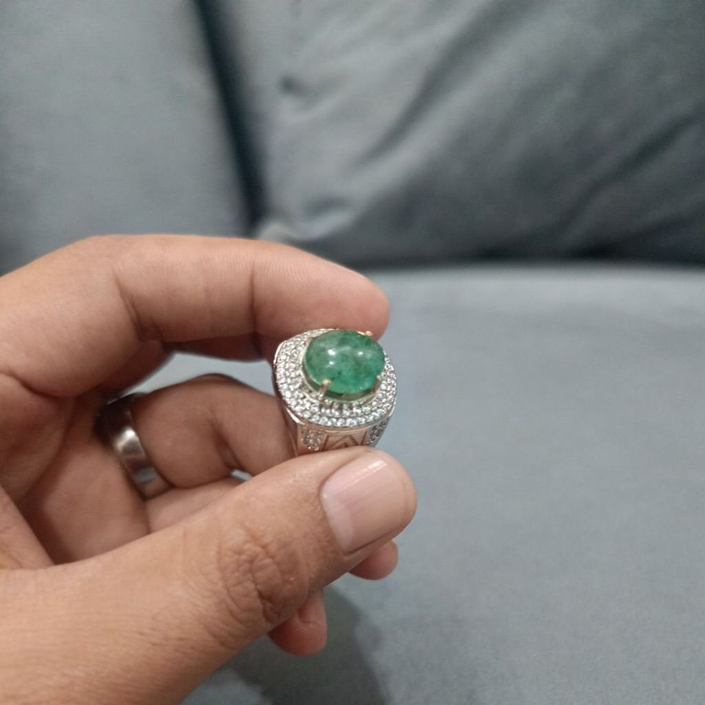 Natural Emerald (Beryl) / Zamrud Colombia (Memo Garuda Lab 6,57 Ct) Cabochon