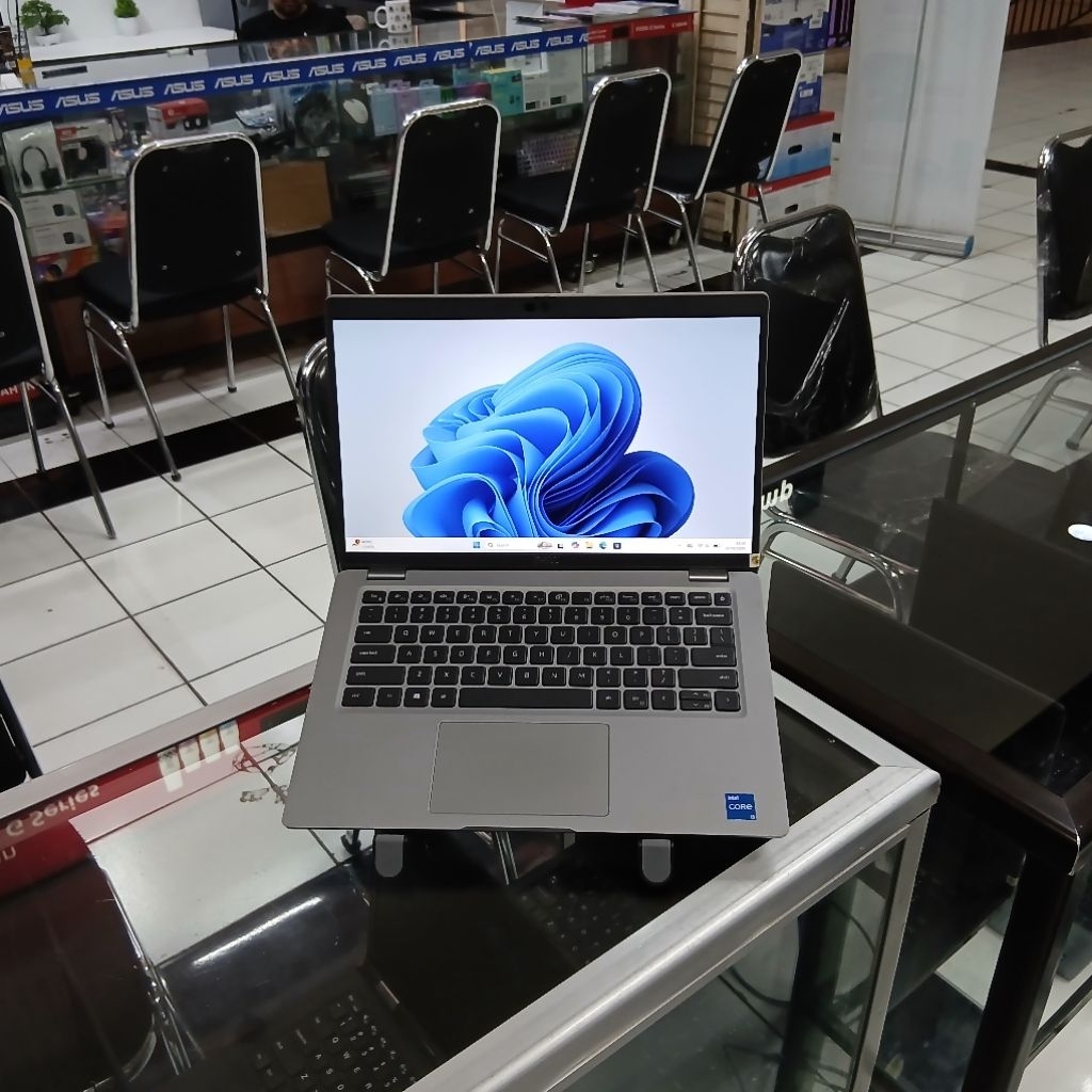 Laptop Dell Start 3 Jutaan 