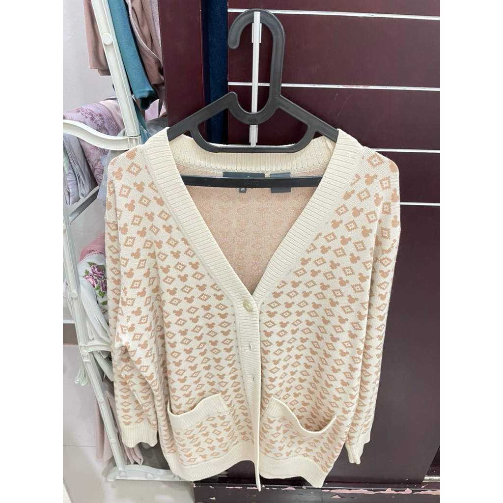 Cardigan Knit Benang Jarum x Disney Buttonscarves