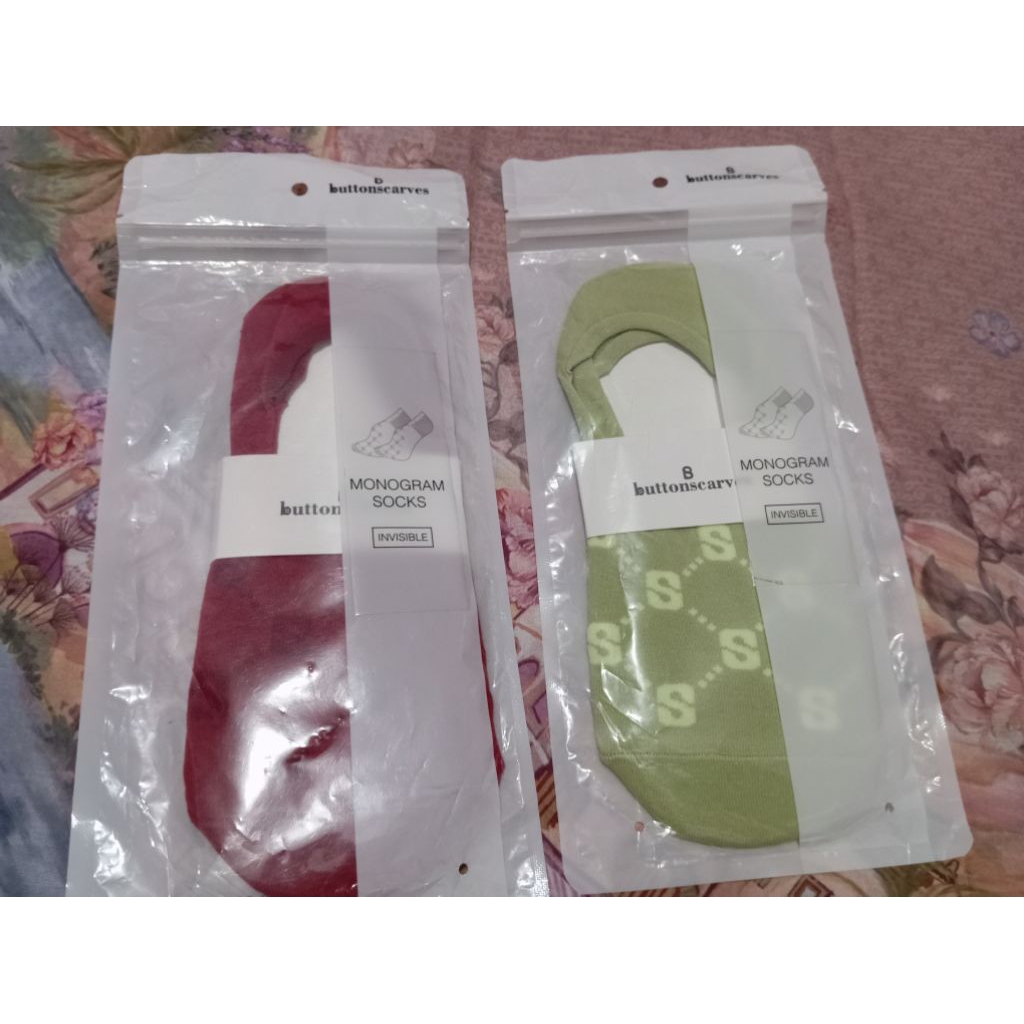buttonscraves monogram socks INVISIBLE