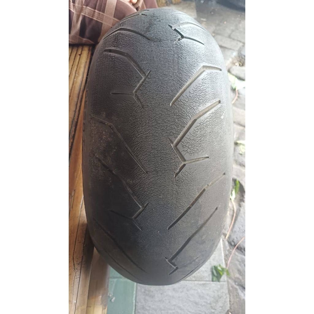 Pirelli Diablo Rosso2 240/45-17