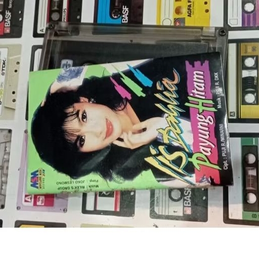 kaset pita iis dahlia payung hitam