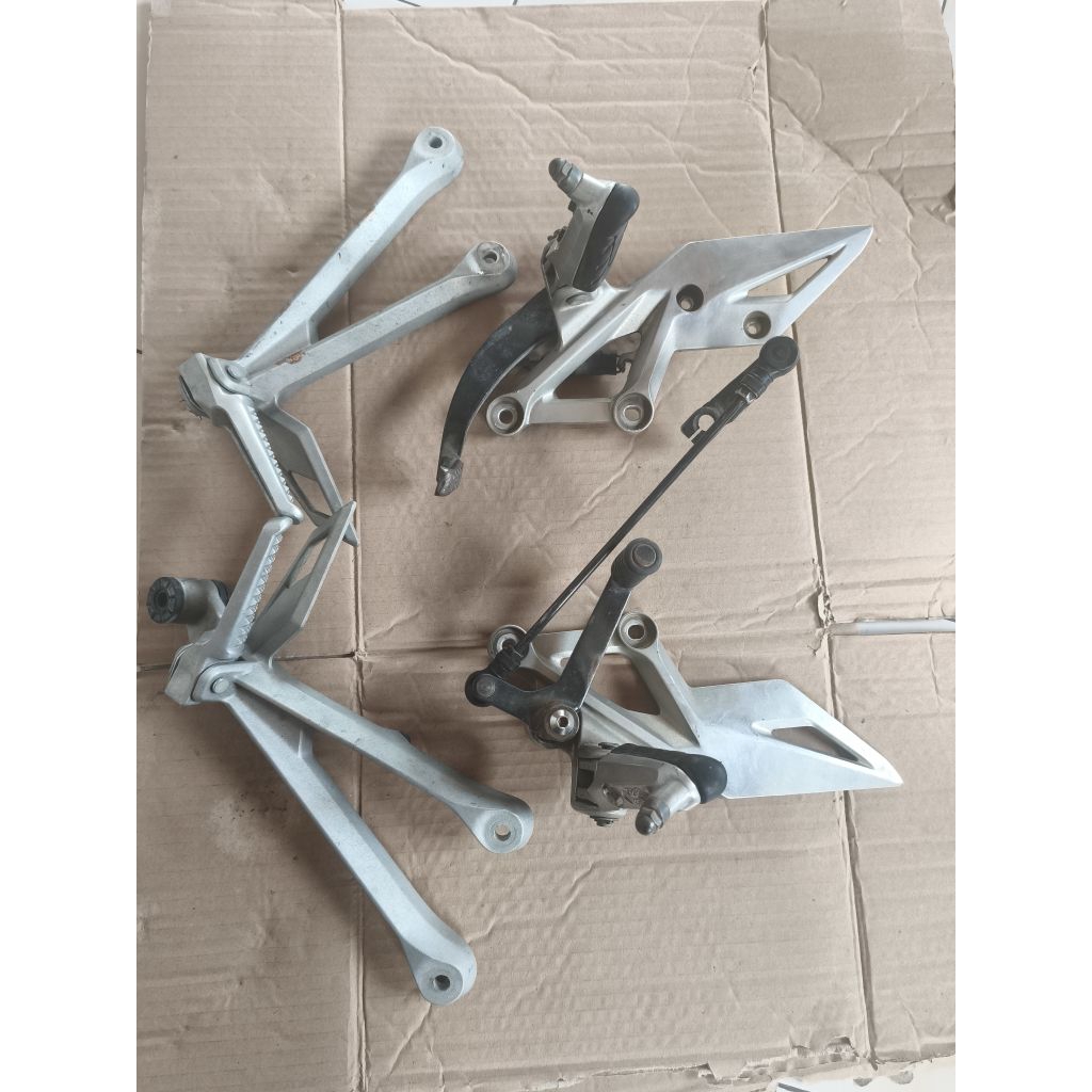 FOOTSTEP / BOSTEP / STEP / FOSTEP DEPAN BELAKANG HONDA NEW CBR 150R CBR150R K45G K45N K45R 2016-2025