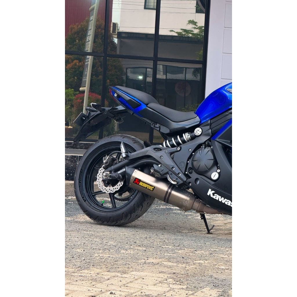 Silincer Knalpot Racing Akrapovic model er6 untuk semua jenis motor
