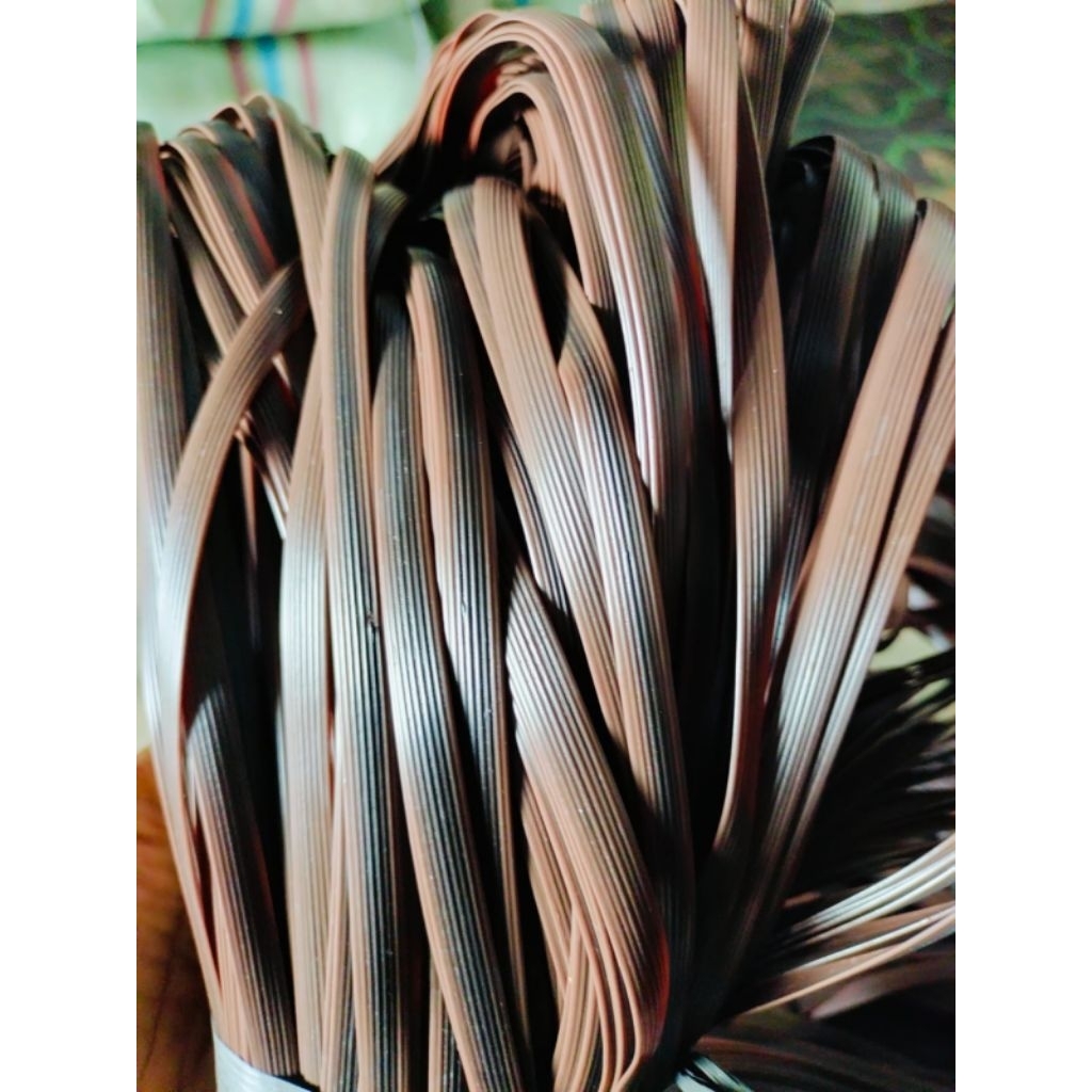 Bahan anyaman rotan sintetis pipih warna kombinasi