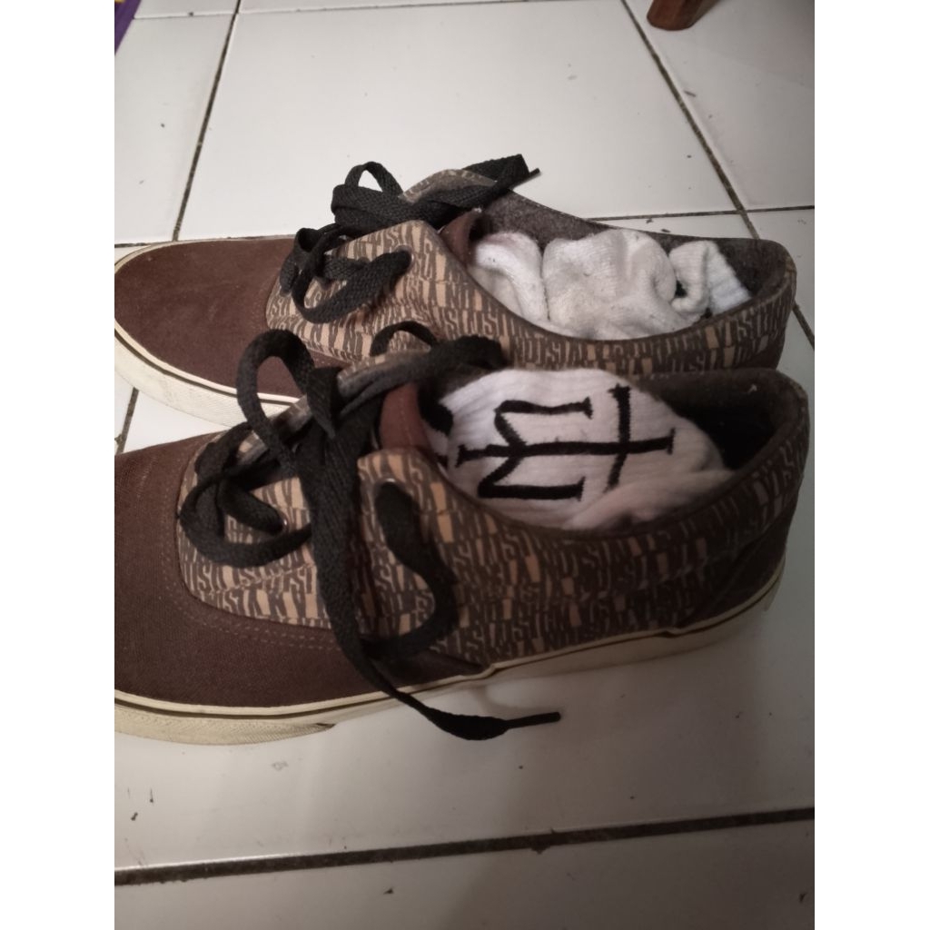 sepatu vision street wear
