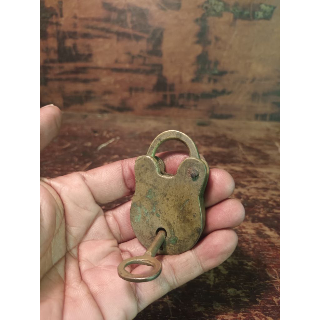 gembok kuningan jadul