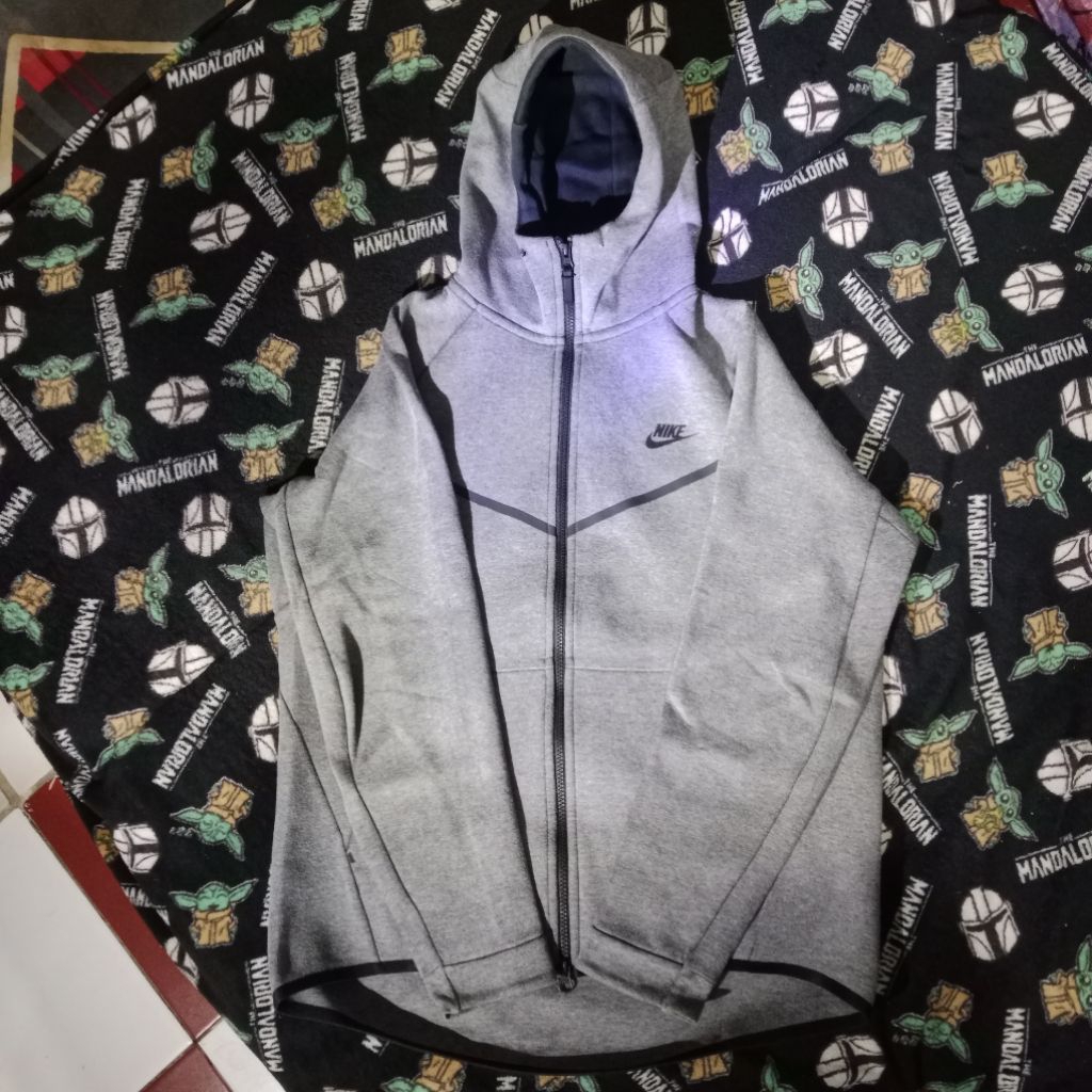Nike Tech Fleece Full-Zip Hoodie Grey